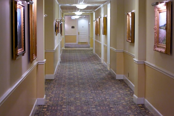 driskill_hotel_hallway_2011_5498344394-2